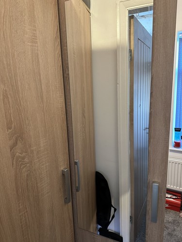 Wardrobe single right door - single,